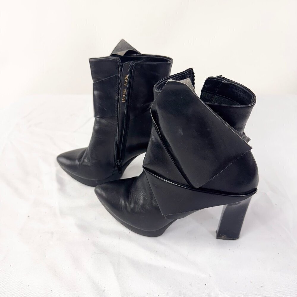 HEELED BOOTS SIZE 6 WOMENS